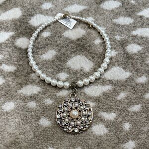 Elegant Pearl and Gold Pendant Necklace. NWT